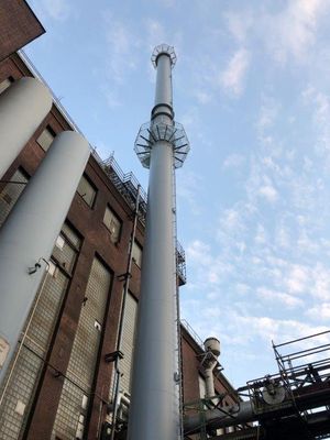 Wolnostojący komin stalowy