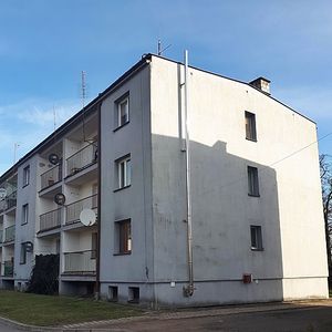 stalowy komin - elewacja budynku wielorodzinnego