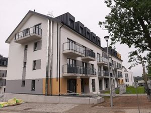 Kraków - kominy stalowe na elewacji budynku mieszkalnego