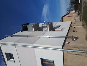 komin firmy Jeremias montowany na zewnątrz