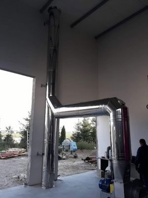 przemysłowy komin w stolarni