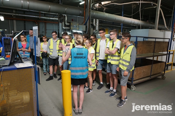 Uczniowie szkół poznali procesy produkcji systemów kominowych
