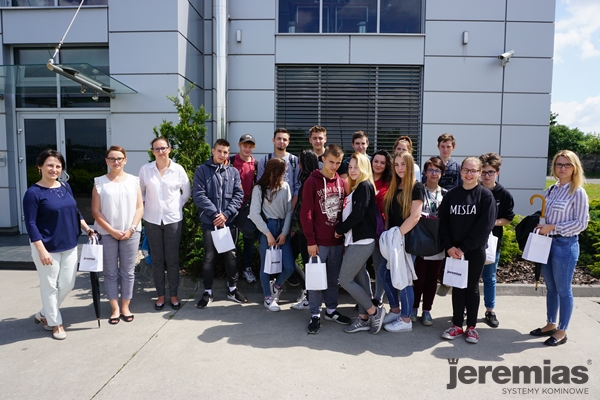 Uczniowie szkół poznali procesy produkcji systemów kominowych