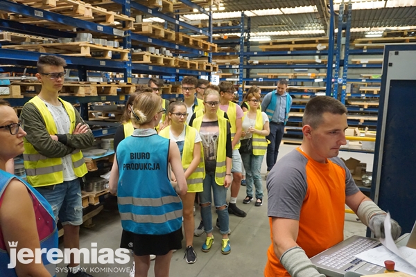 Uczniowie szkół poznali procesy produkcji systemów kominowych