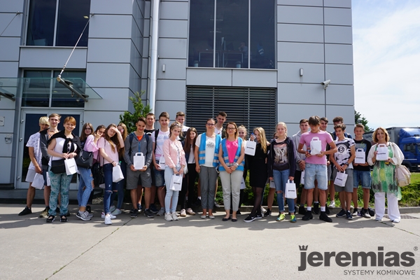 Uczniowie szkół poznali procesy produkcji systemów kominowych