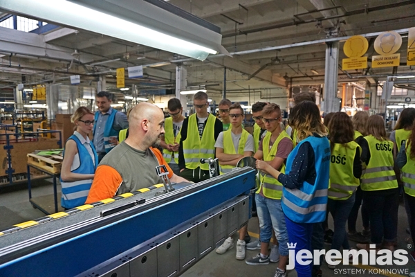Uczniowie szkół poznali procesy produkcji systemów kominowych
