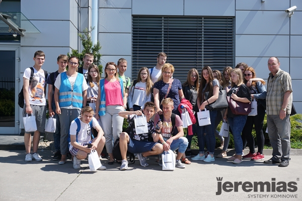 Uczniowie szkół poznali procesy produkcji systemów kominowych