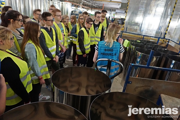 Uczniowie szkół poznali procesy produkcji systemów kominowych